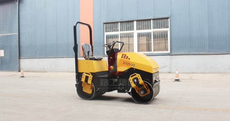 小型壓路機(jī)的詳細(xì)操作規(guī)程、技巧
